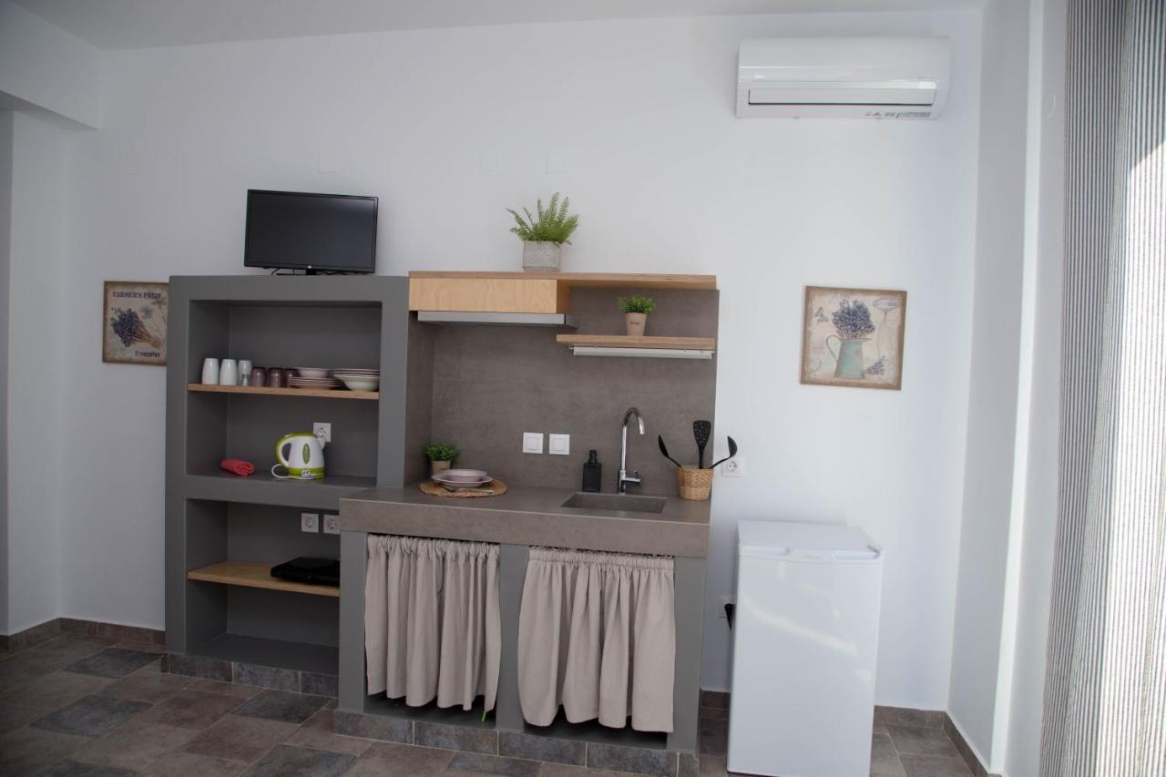 Artemis Aparthotel Makrýgialos Екстериор снимка