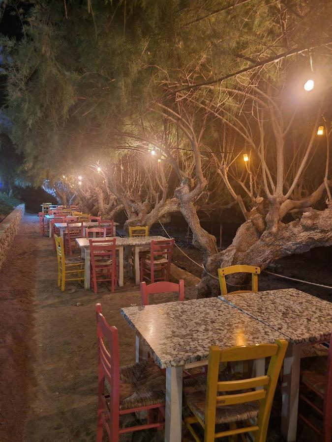 Artemis Aparthotel Makrýgialos Екстериор снимка