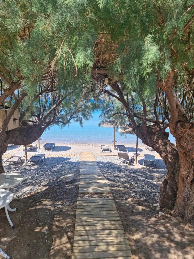 Artemis Aparthotel Makrýgialos Екстериор снимка