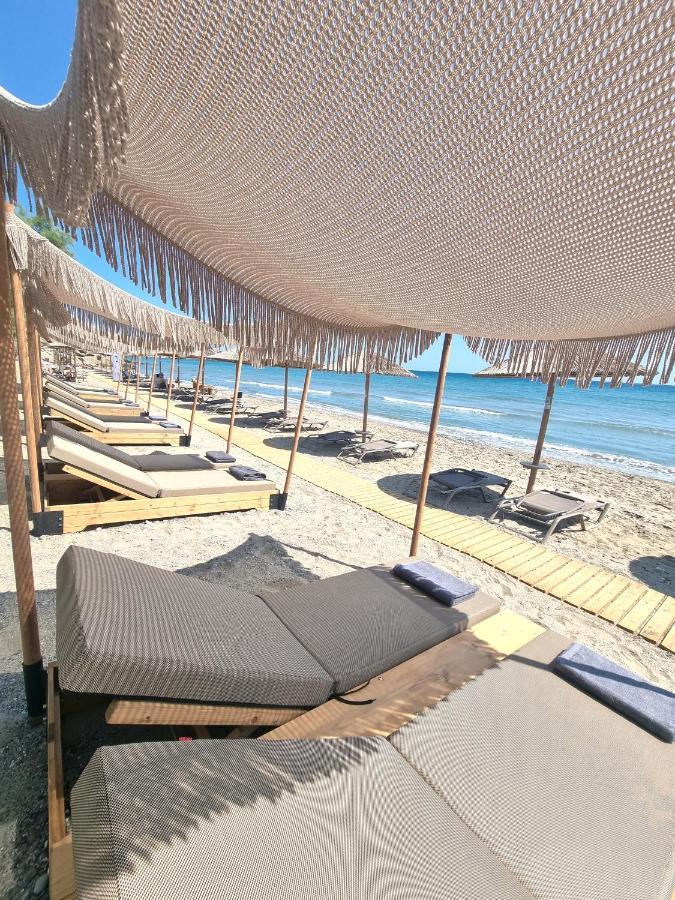 Artemis Aparthotel Makrýgialos Екстериор снимка