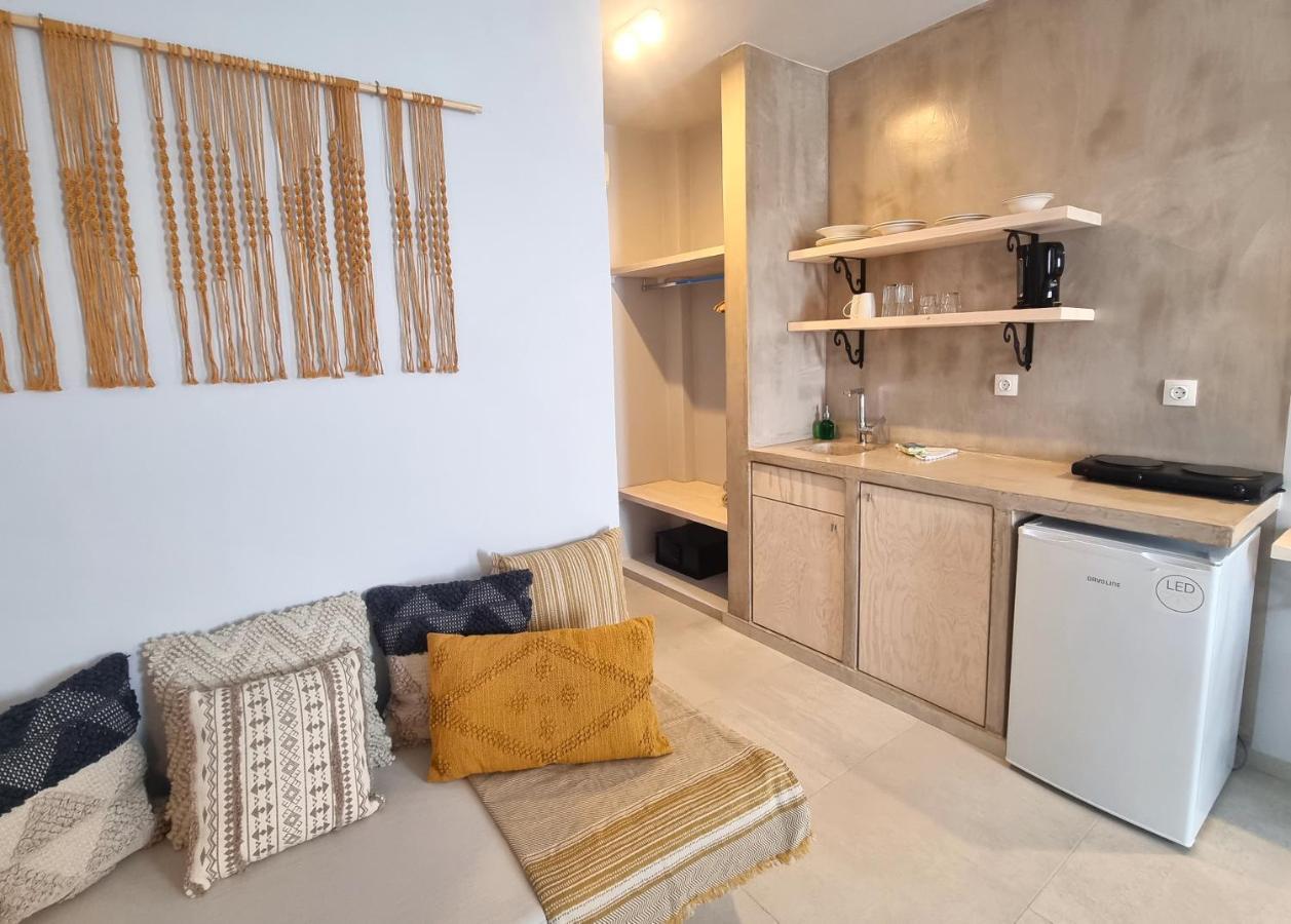 Artemis Aparthotel Makrýgialos Екстериор снимка