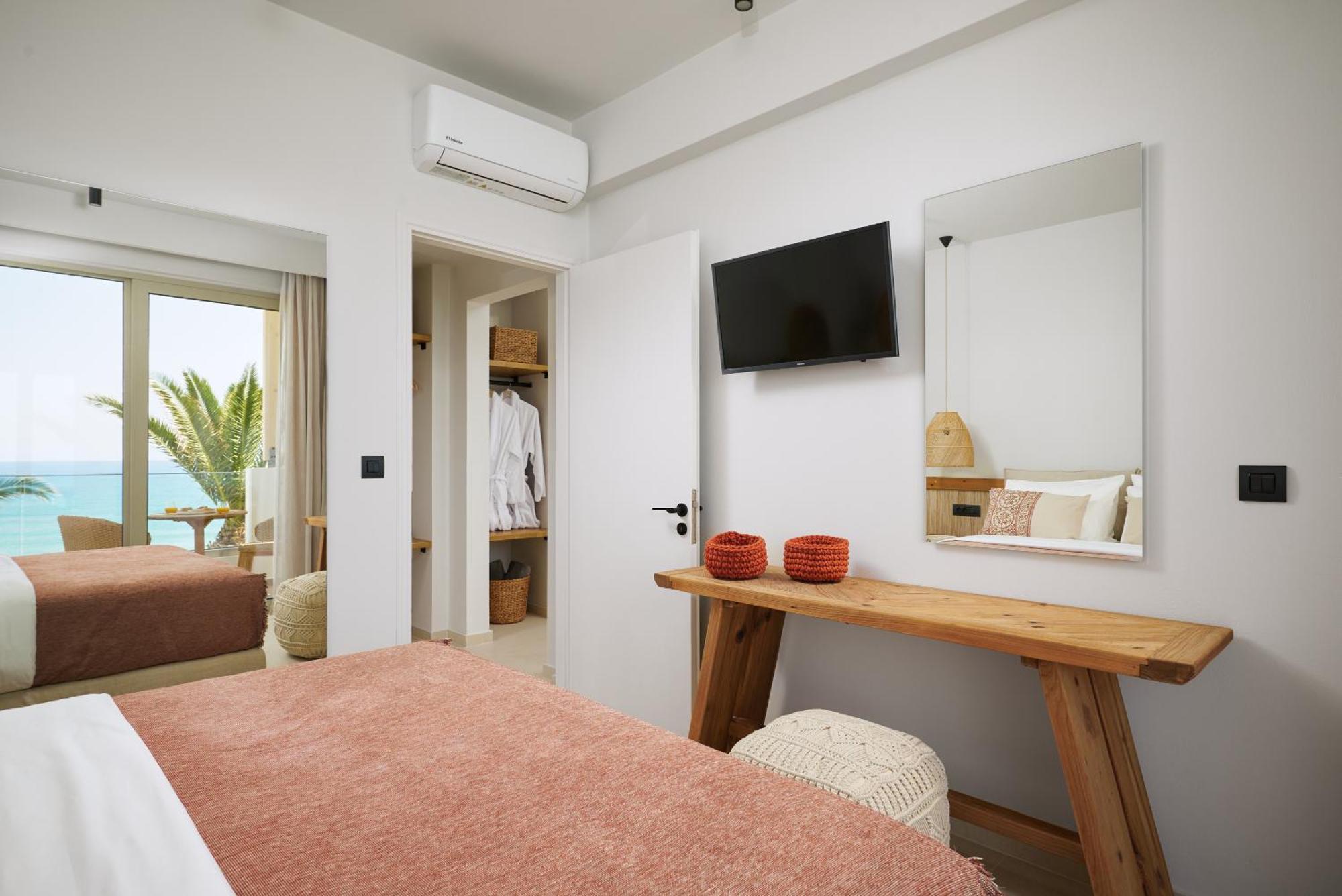 Artemis Aparthotel Makrýgialos Екстериор снимка