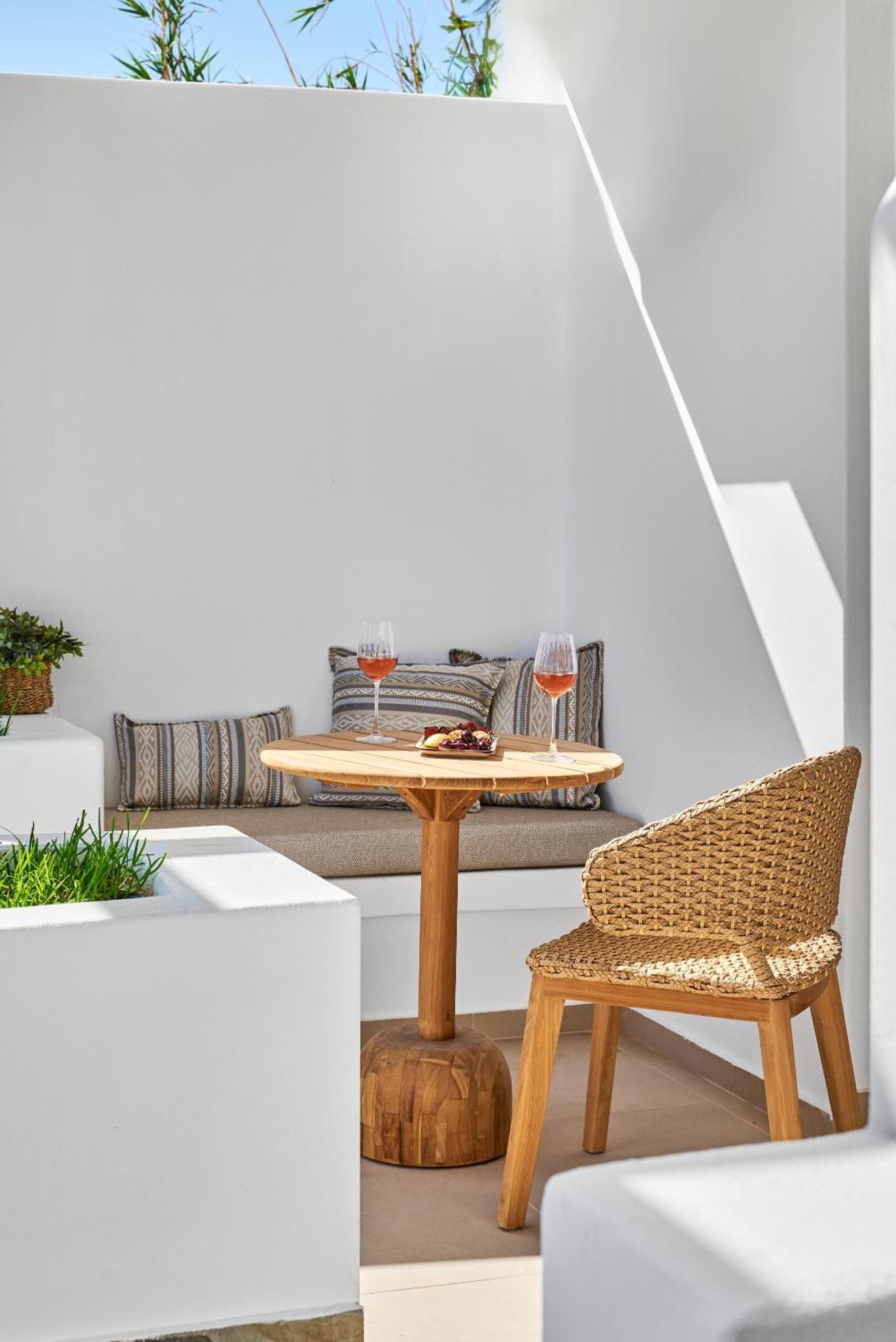 Artemis Aparthotel Makrýgialos Екстериор снимка