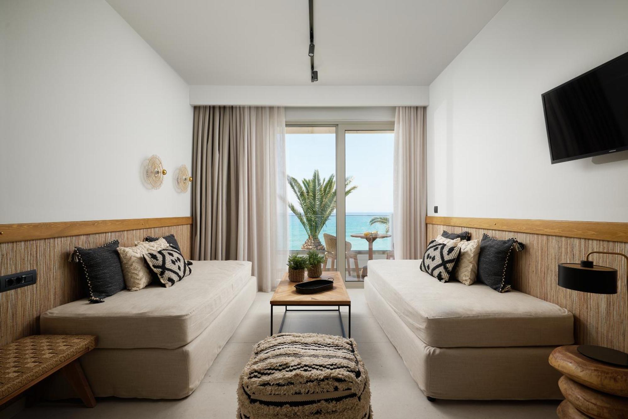 Artemis Aparthotel Makrýgialos Екстериор снимка